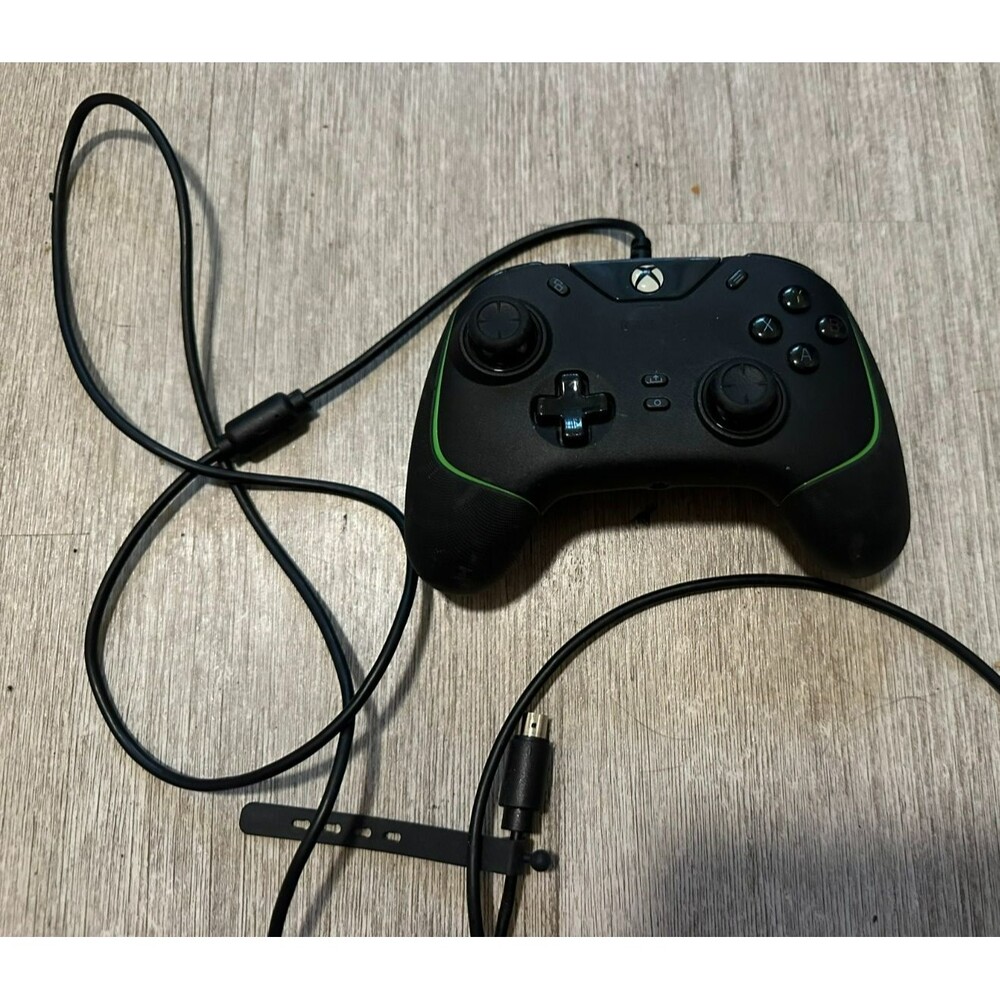 Razer Wolverine V2 Wired Gaming Controller for Xbox Series & PC Black RZ06-0356